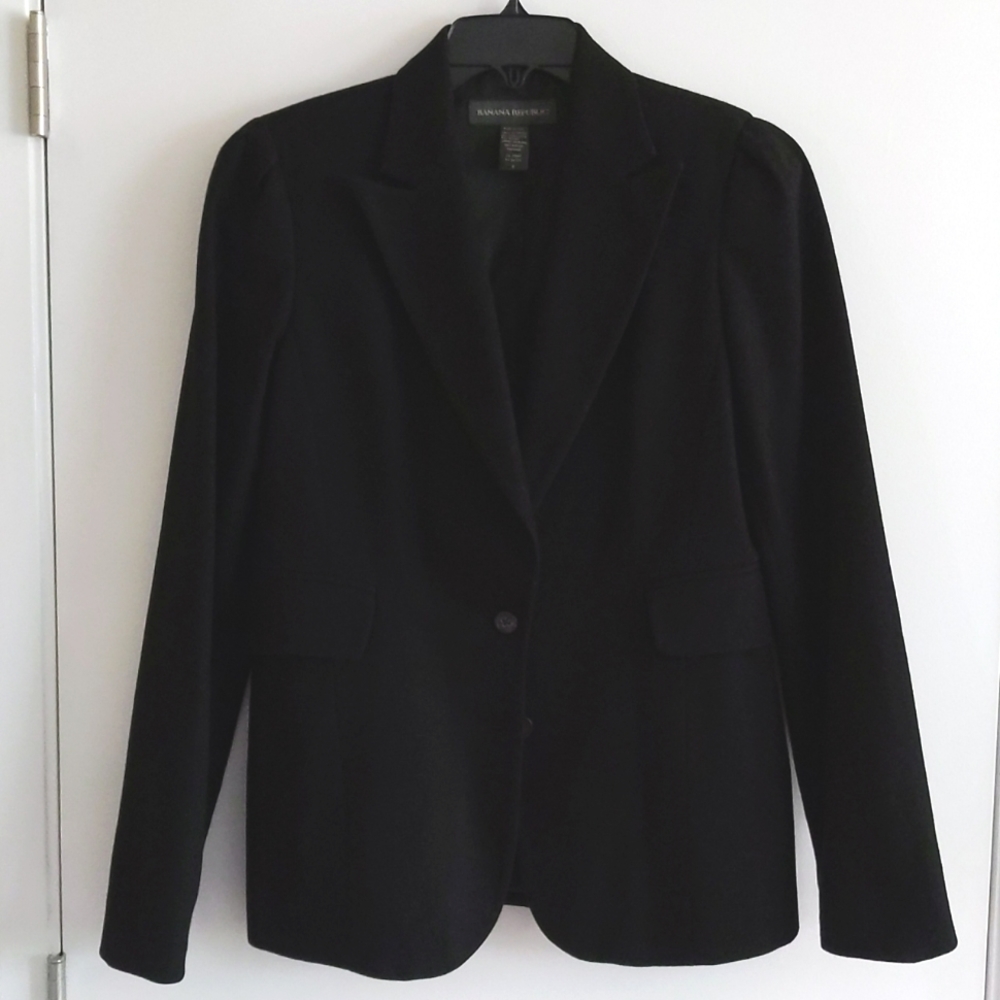 EUC Black Banana Republic Wool blend blazer- size 8